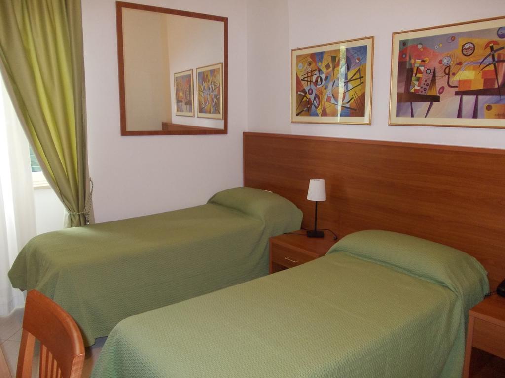 Hotel Solaria Rodi Garganico Δωμάτιο φωτογραφία