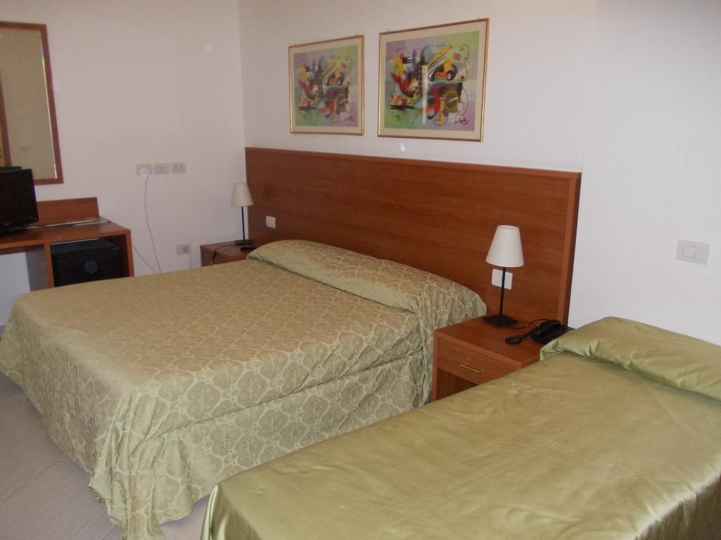 Hotel Solaria Rodi Garganico Δωμάτιο φωτογραφία