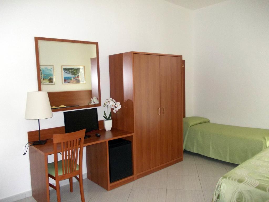 Hotel Solaria Rodi Garganico Δωμάτιο φωτογραφία