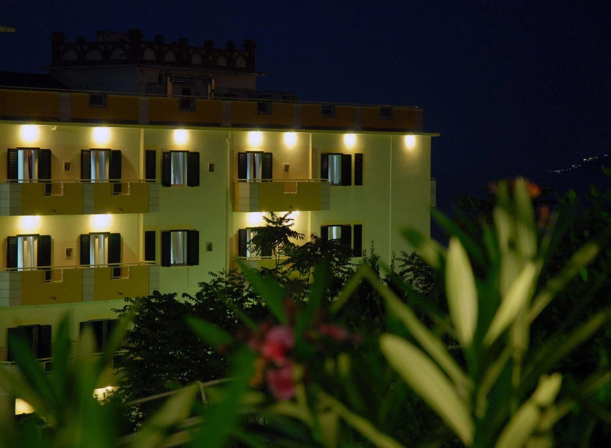 Hotel Solaria Rodi Garganico Εξωτερικό φωτογραφία